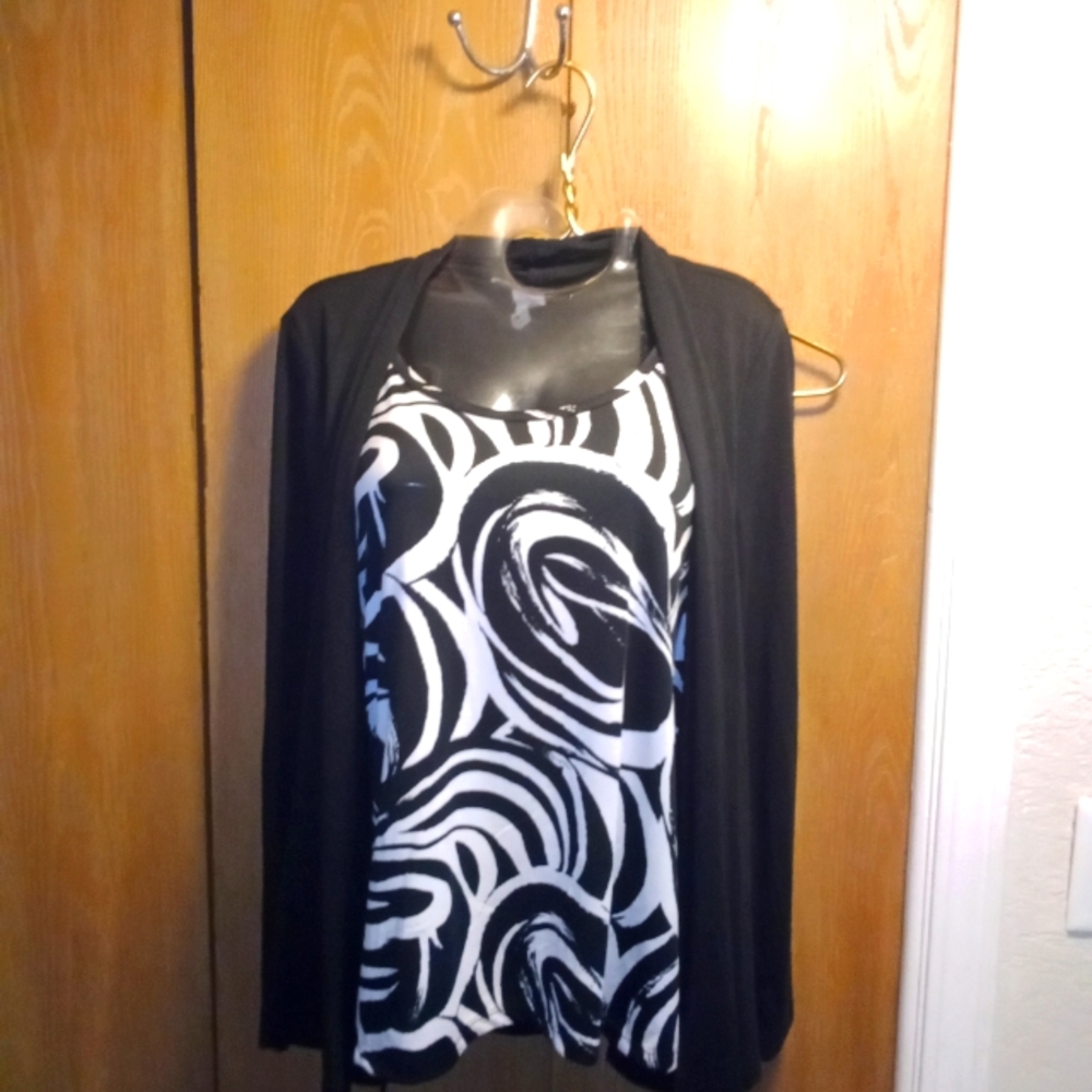 Lori Micheals Collection top poly/spandex blend